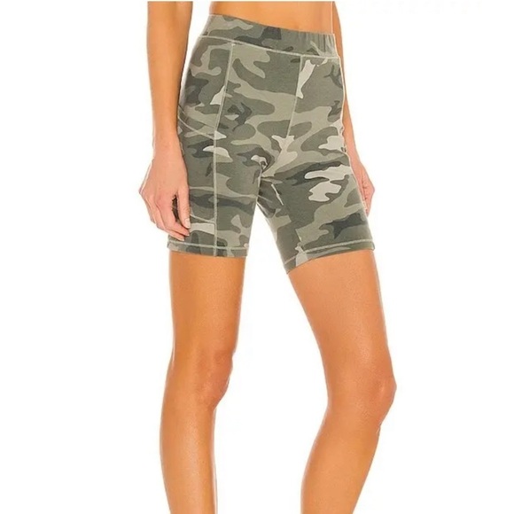 NWT Monrow Olive Camouflage Biker Shorts with Pockets - Picture 11 of 13